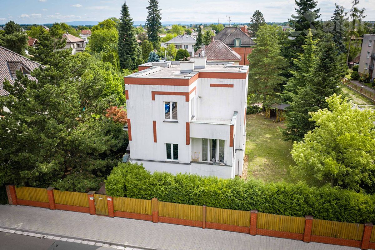 Prodej vily 630 m², pozemek 1103 m² – fotografie 3