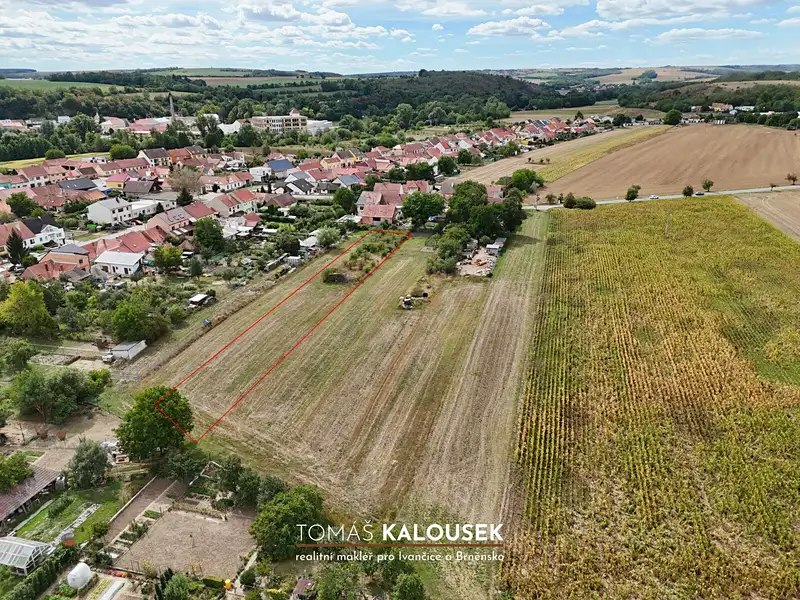 Prodej stavebního pozemku 1473 m², Ivančice – náhled fotky 1