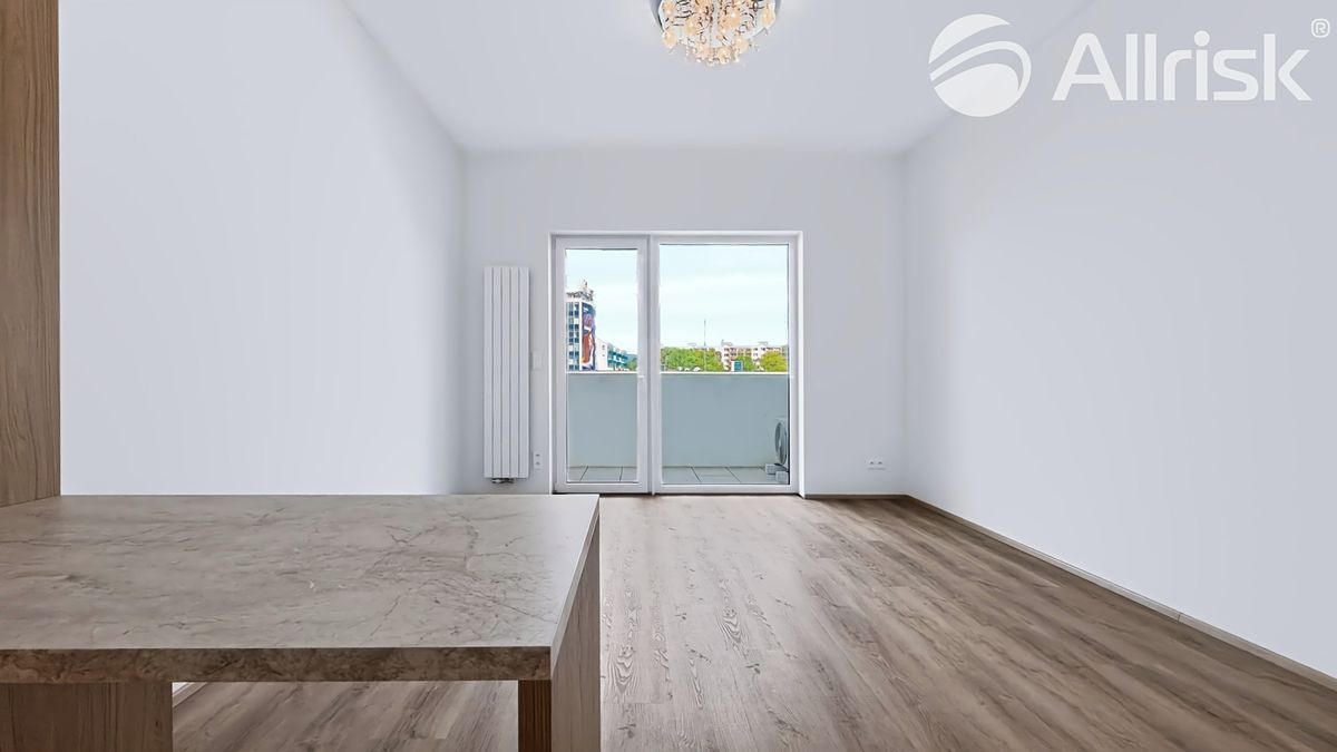 Pronájem bytu 1+kk 33 m² – fotografie 3