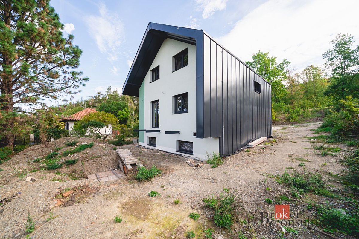 Prodej rodinného domu 172 m², pozemek 351 m² – fotografie 2