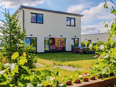 Prodej rodinného domu 208 m², pozemek 802 m²