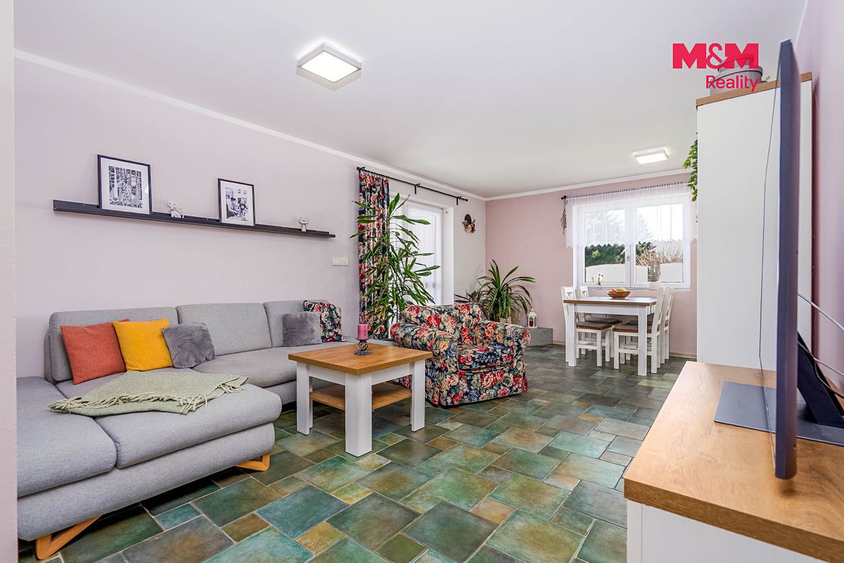 Prodej rodinného domu 104 m², pozemek 1091 m² – fotografie 2
