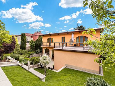 Prodej vily 350 m², pozemek 1033 m²