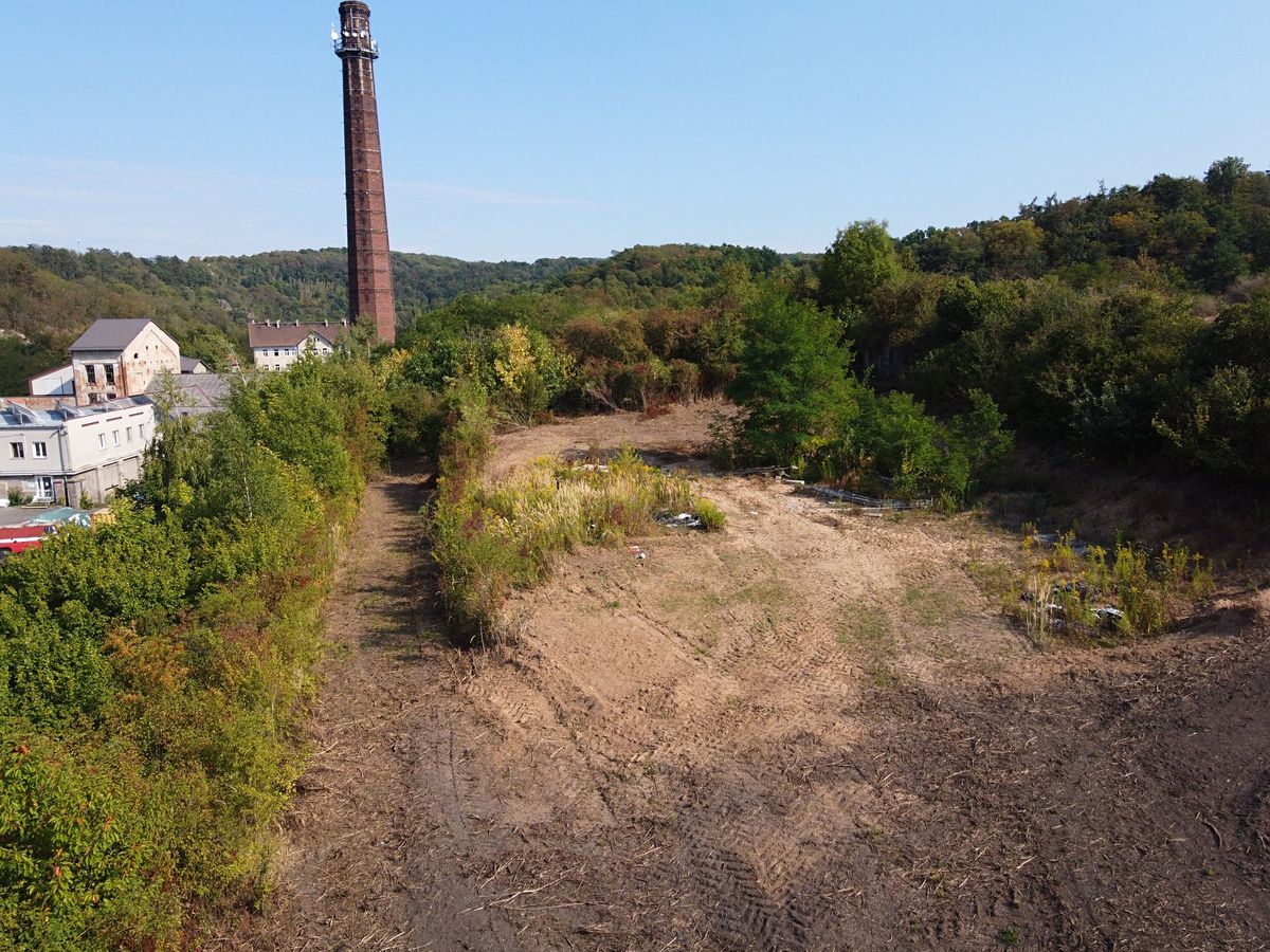 Pronájem komerčního pozemku 2130 m² – fotografie 2