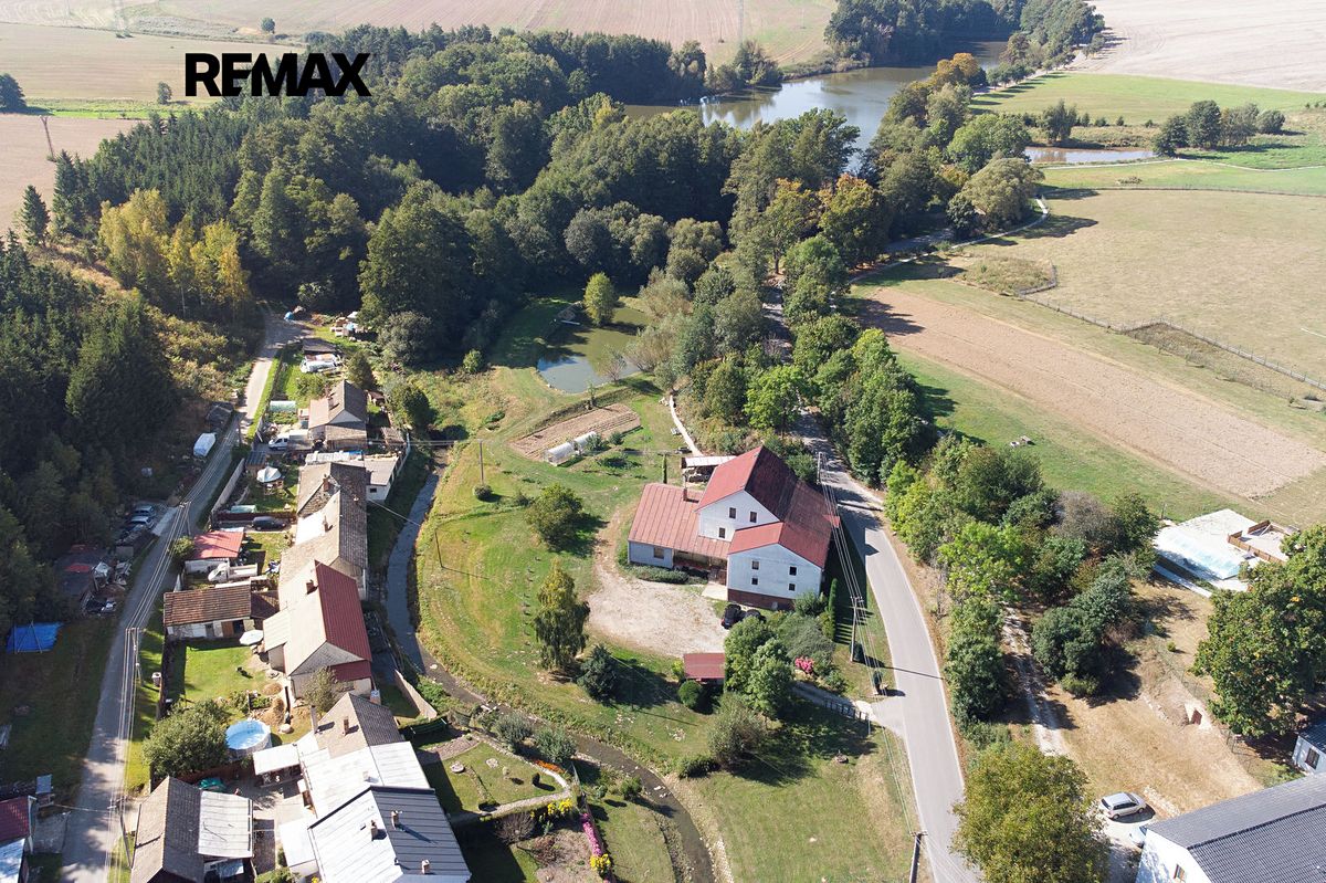 Prodej rodinného domu 770 m², pozemek 9150 m², Kundratice – fotka 1 z 3
