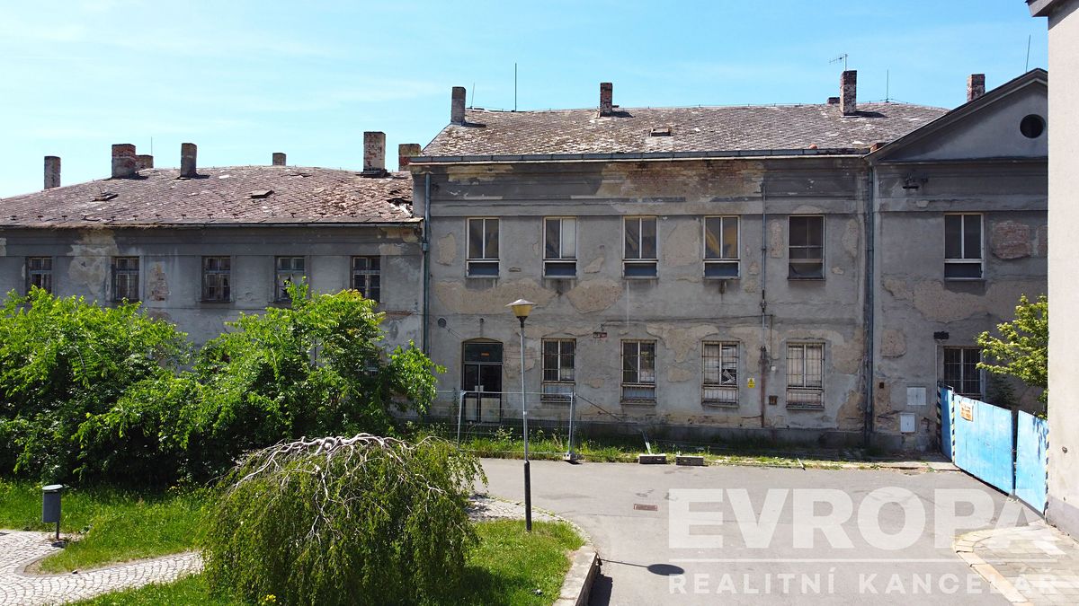 Prodej komerčního pozemku 742 m² – fotografie 3