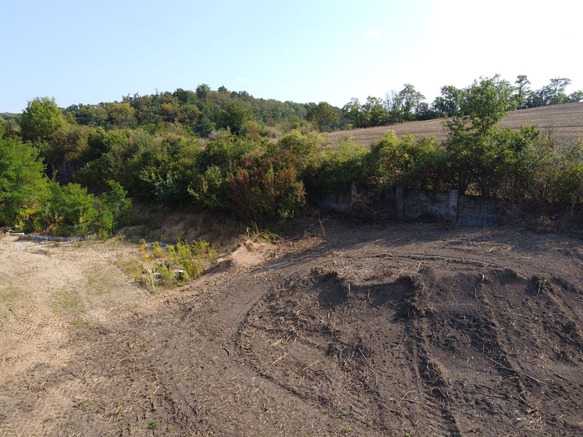 Pronájem komerčního pozemku 2130 m² – fotografie 4