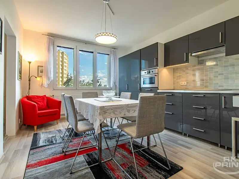 Prodej bytu 1+1 46 m², Praha – náhled fotky 1