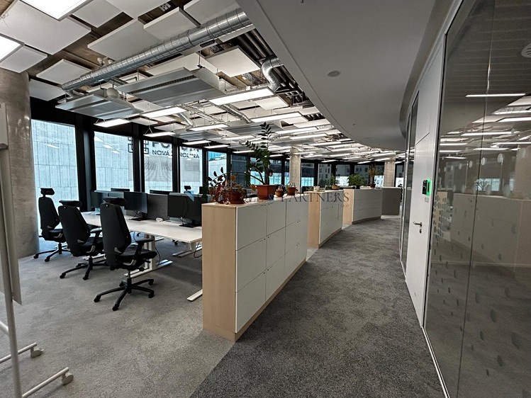 Pronájem komerčního prostoru, 1 000 m² (7 z 12)