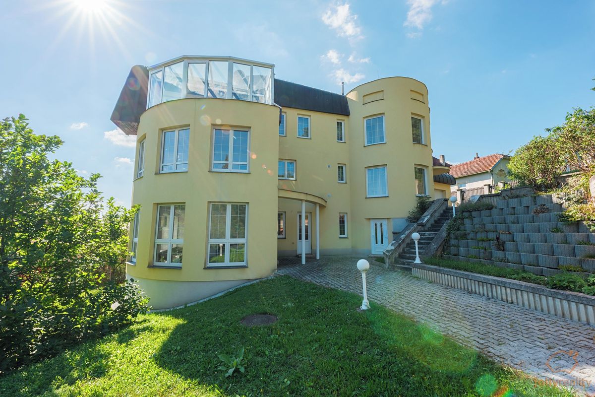 Prodej rodinného domu 470 m², pozemek 929 m², Luhačovice – fotka 1 z 3