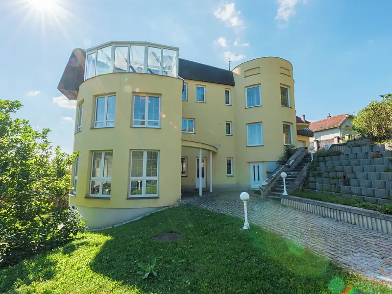 Prodej rodinného domu 470 m², pozemek 929 m², Luhačovice – náhled fotky 1