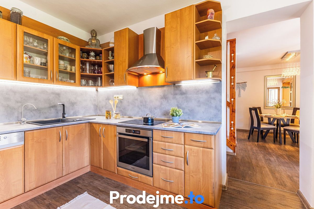 Prodej rodinného domu 144 m², pozemek 404 m² – fotografie 2