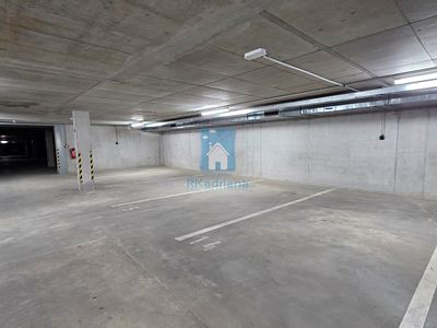 Pronájem garážového stání 15 m²