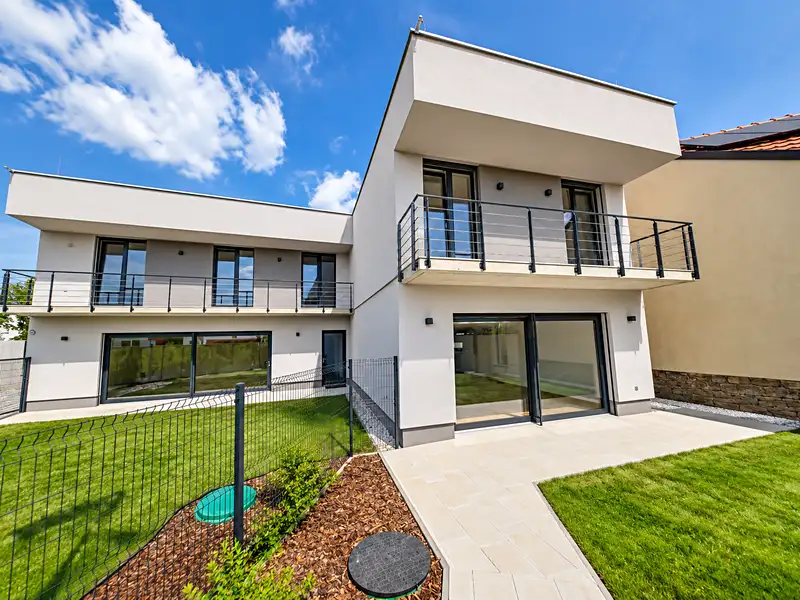 Prodej vícegeneračního domu 275 m², pozemek 451 m², Šestajovice – náhled fotky 1