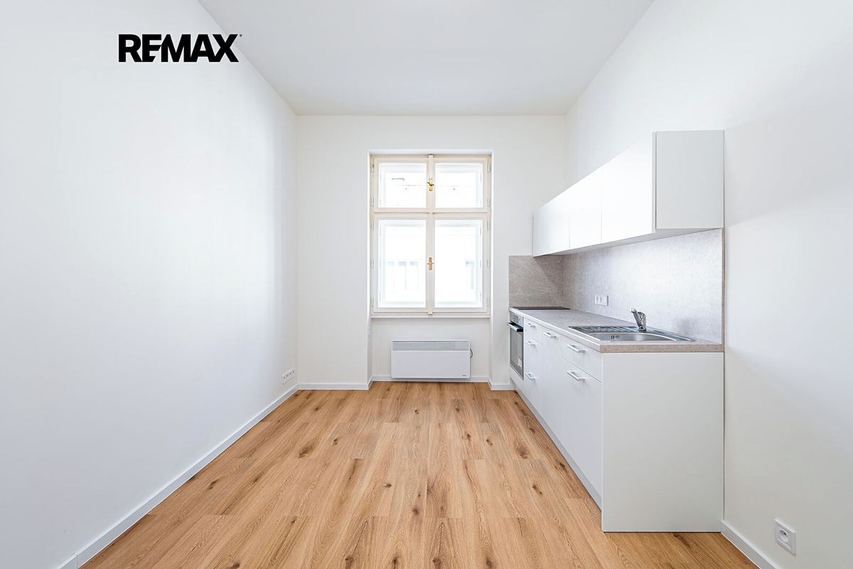 Prodej bytu 1+kk 20 m², Praha – fotka 1 z 3