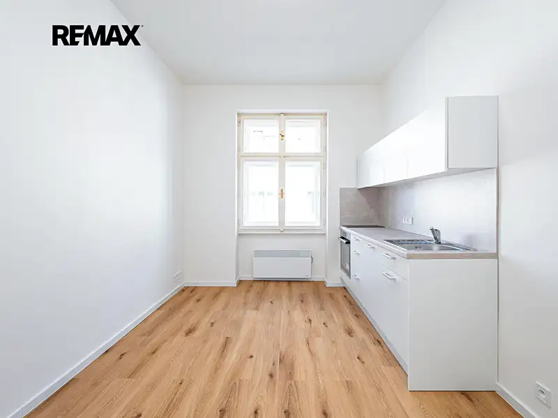 Prodej bytu 1+kk 20 m², Praha – náhled fotky 1