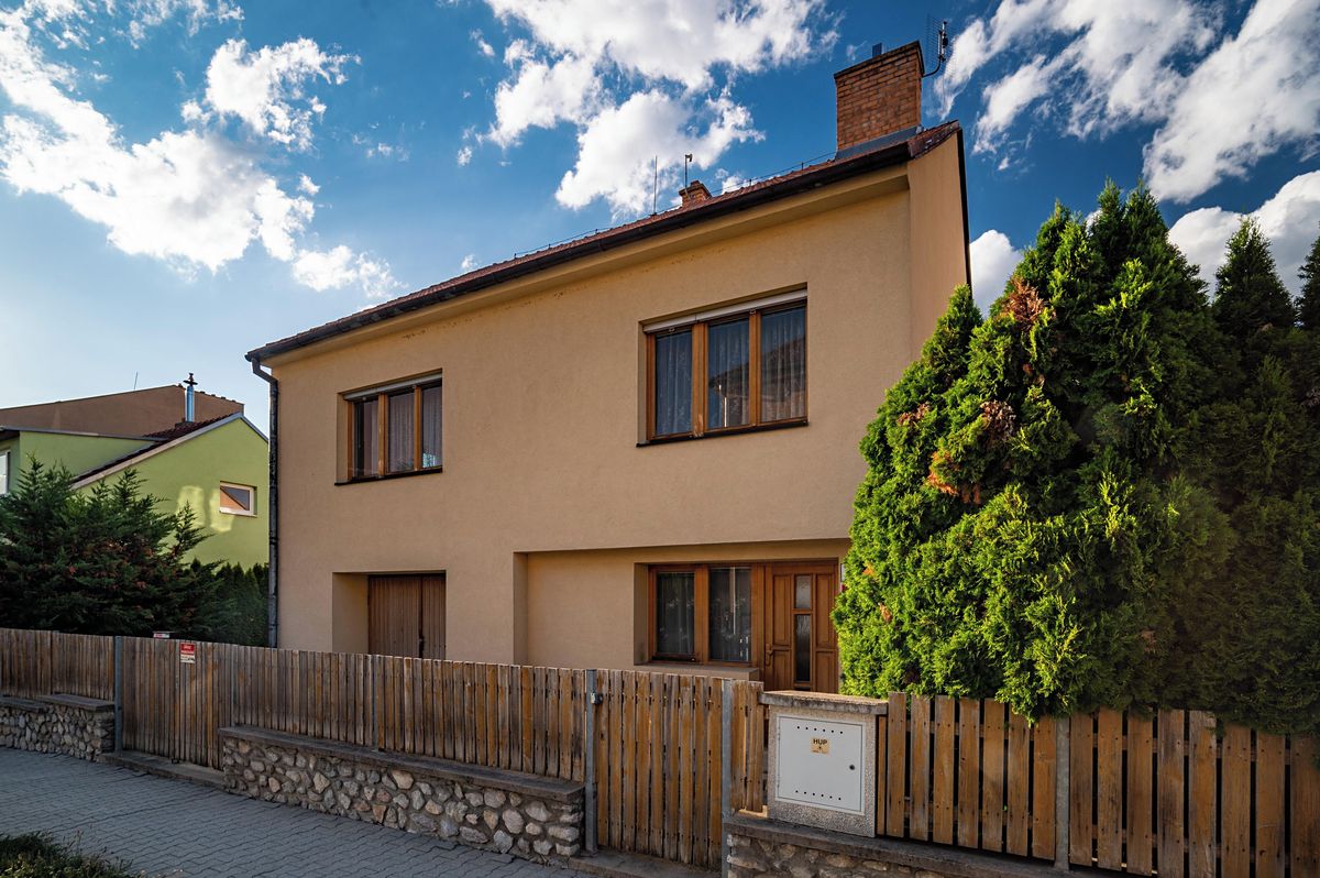 Prodej rodinného domu 203 m², pozemek 1039 m²