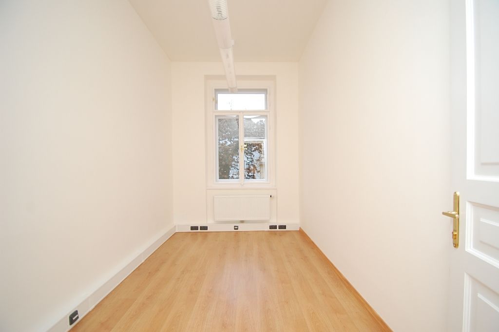 Pronájem kanceláře 92 m² – fotografie 2