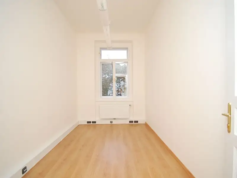Pronájem kanceláře 92 m², Praha – náhled fotky 2
