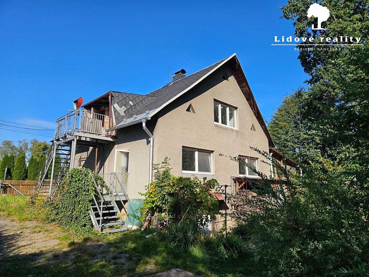 Prodej rodinného domu 180 m², pozemek 1342 m²