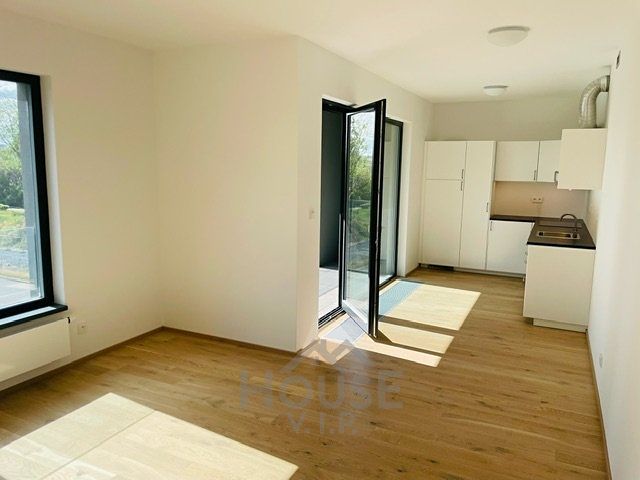 Pronájem bytu 2+kk 59 m² – fotografie 3