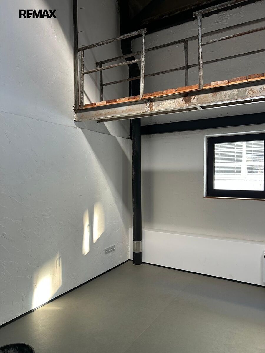 Pronájem kanceláře 38 m² – fotografie 3