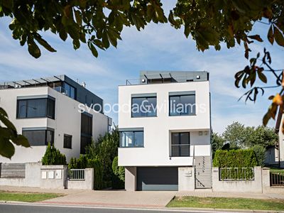 Prodej rodinného domu 345 m², pozemek 486 m²