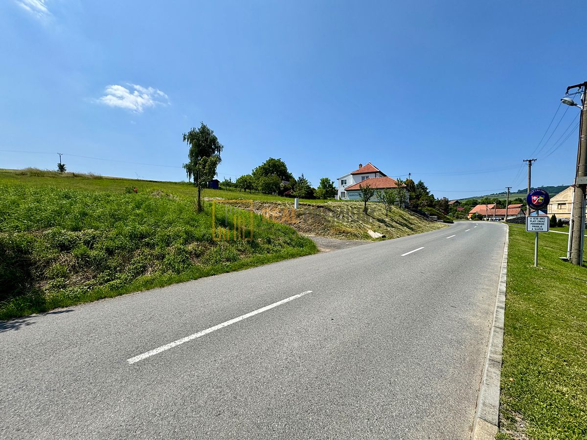 Prodej stavebního pozemku 674 m² – fotografie 3