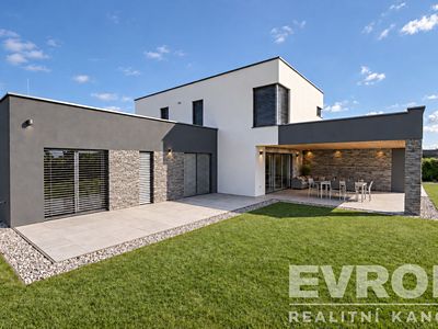 Pronájem rodinného domu 376 m², pozemek 1282 m²