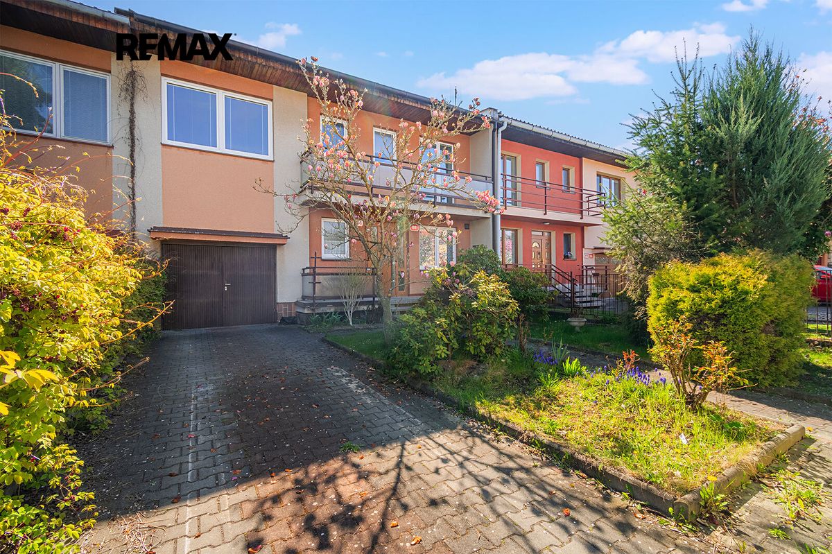 Prodej rodinného domu 290 m², pozemek 213 m²