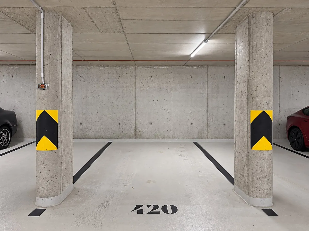 Pronájem garážového stání 13 m²