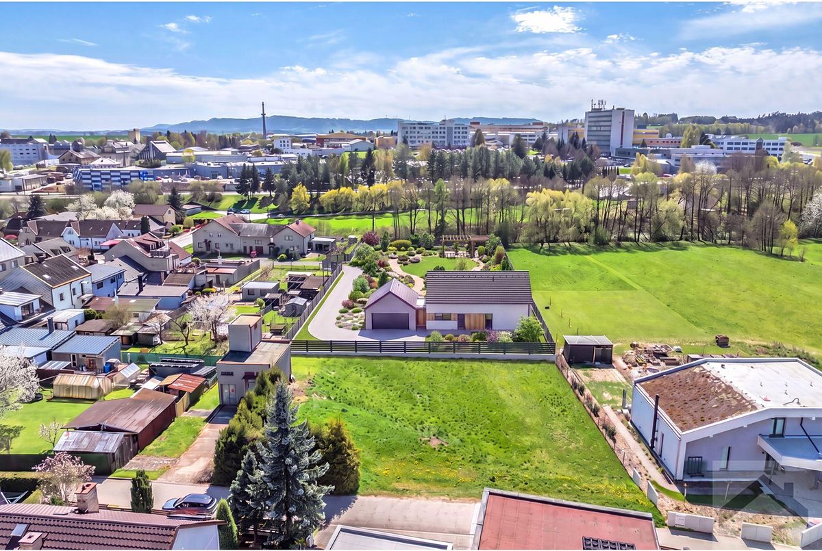 Prodej stavebního pozemku 4004 m²
