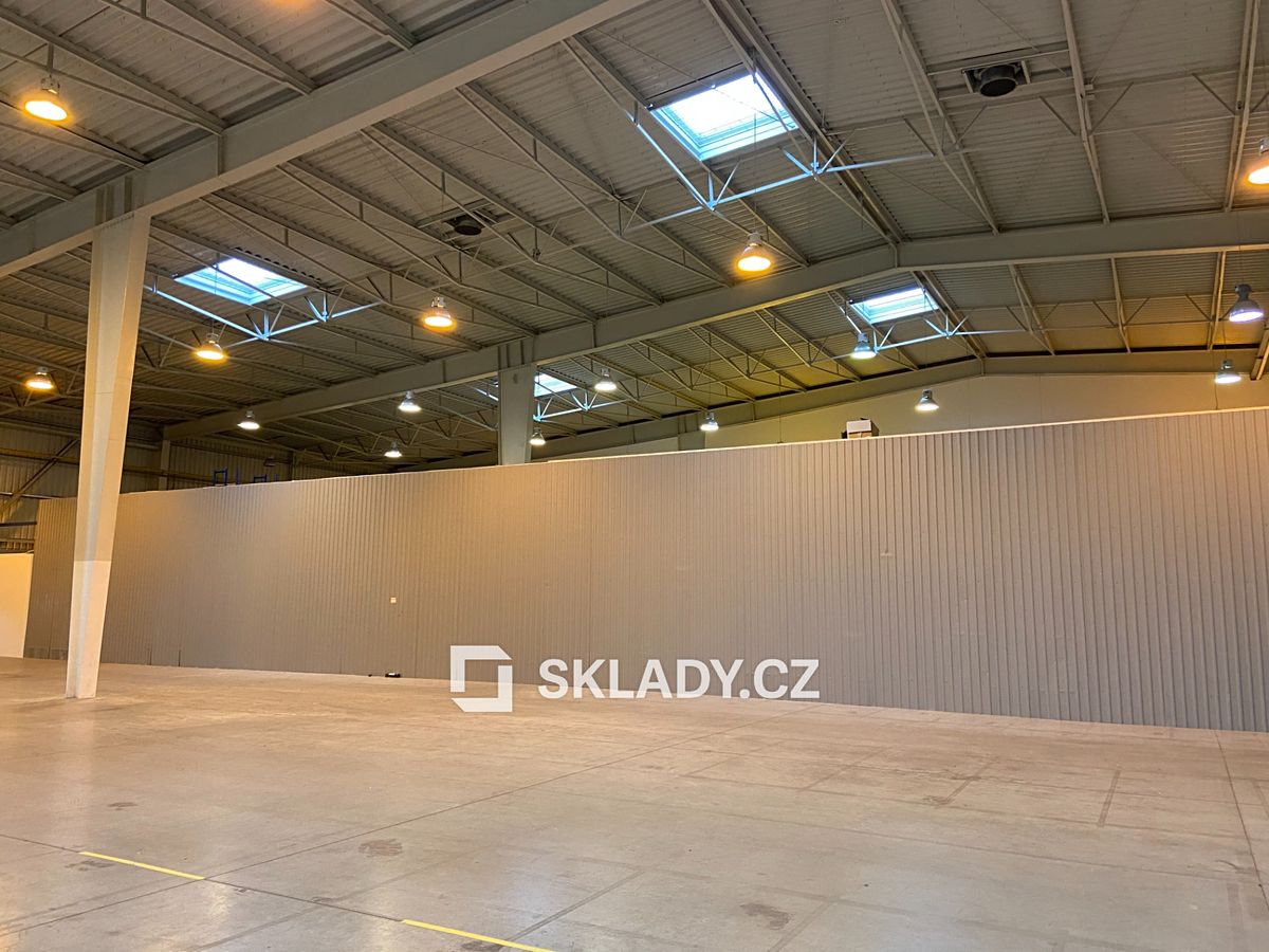 Pronájem skladového prostoru 1055 m² – fotografie 3