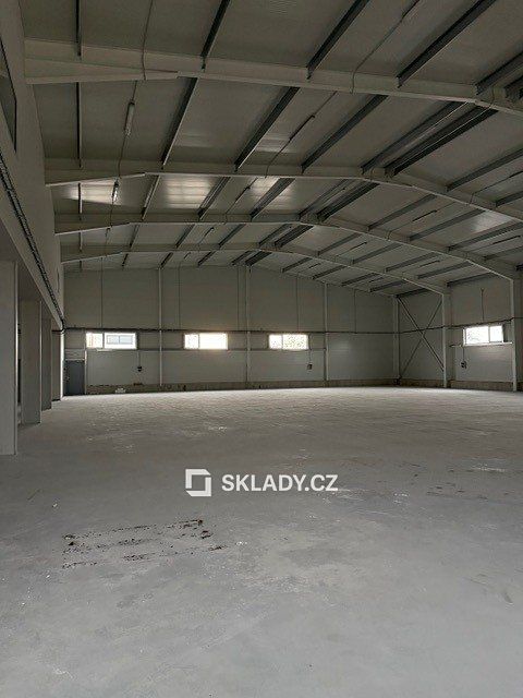 Pronájem skladového prostoru 1168 m² – fotografie 2