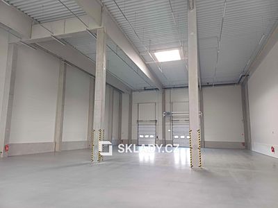 Pronájem skladového prostoru 874 m²
