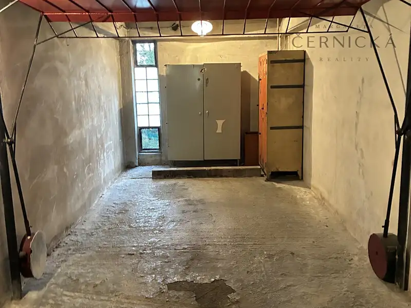 Pronájem garáže 12 m², Praha – náhled fotky 1