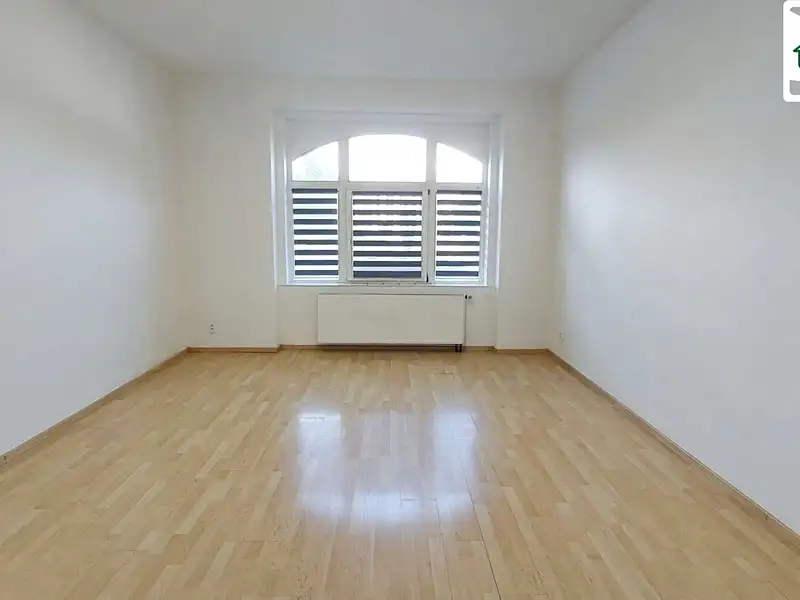 Pronájem bytu 2+1 80 m², Cheb – náhled fotky 2