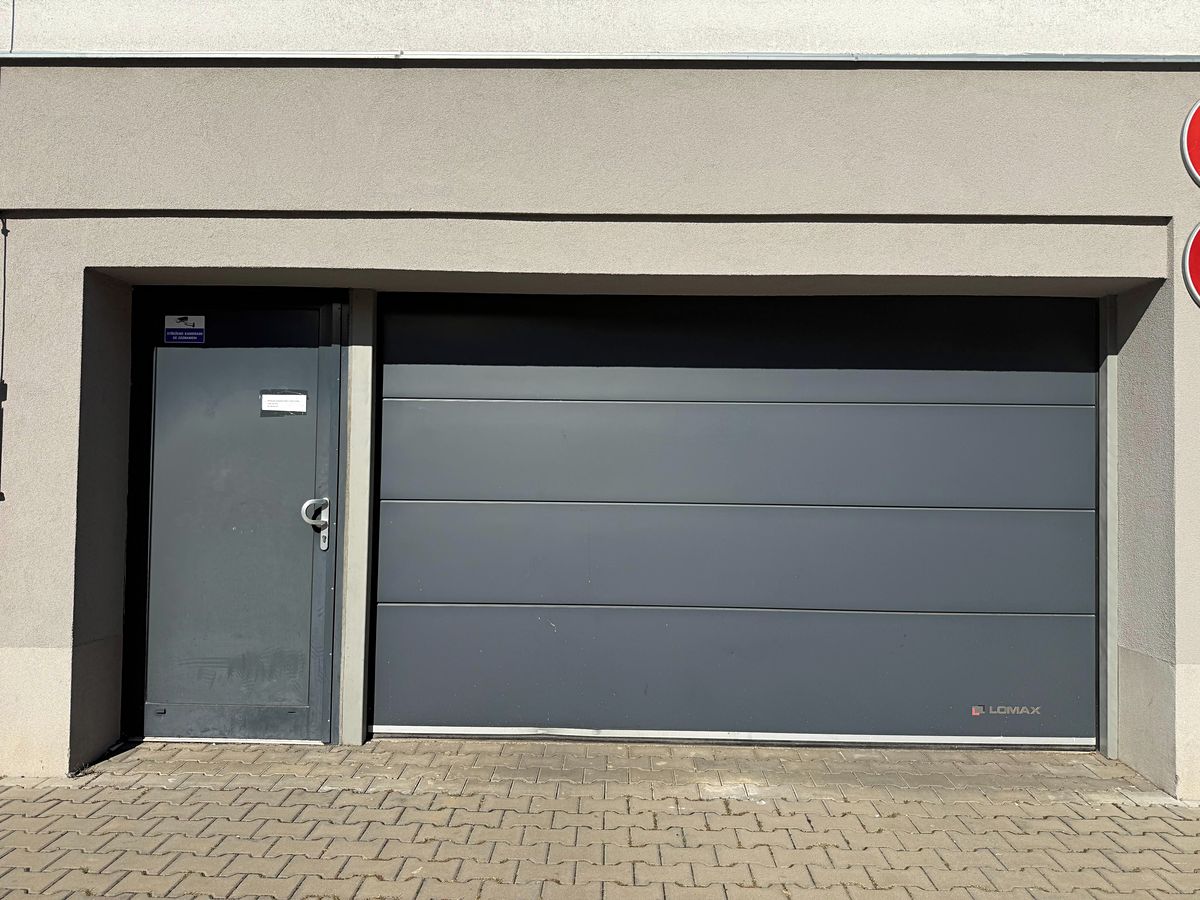 Pronájem garážového stání 16 m² – fotografie 2