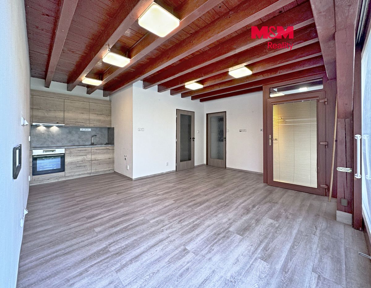 Pronájem obchodního prostoru 33 m²