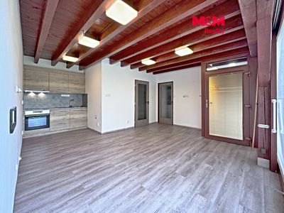 Pronájem obchodního prostoru 33 m²