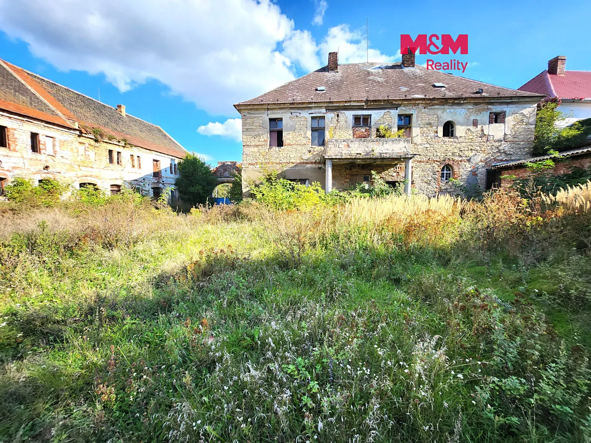 Prodej rodinného domu 480 m², pozemek 2674 m²