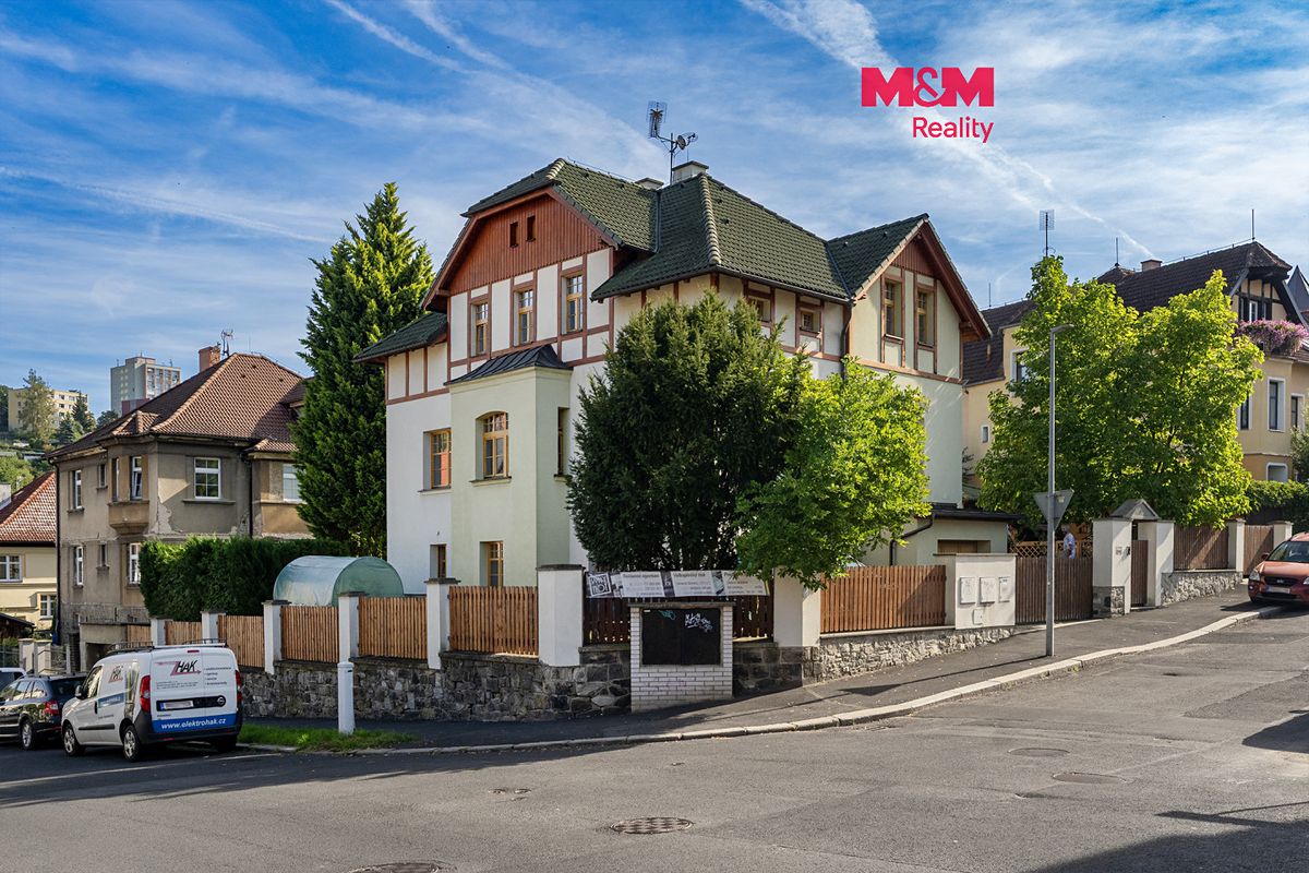 Prodej rodinného domu 287 m², pozemek 700 m²