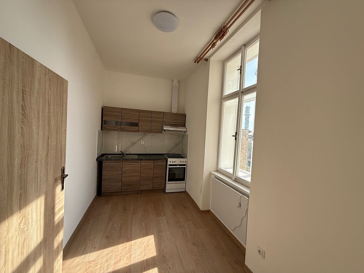 Pronájem bytu 2+1 45 m², Jičín – fotka 1 z 3