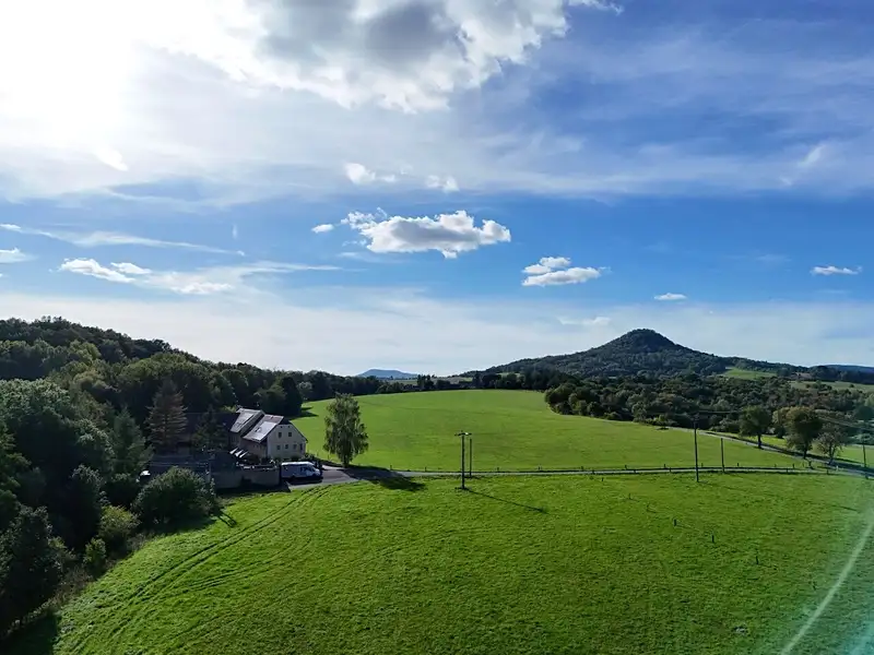 Prodej ubytovacího zařízení 1100 m², Blíževedly – náhled fotky 3