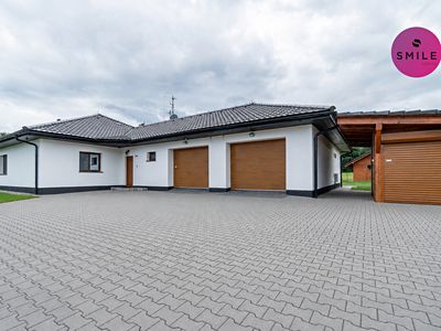 Prodej rodinného domu 333 m², pozemek 2421 m²