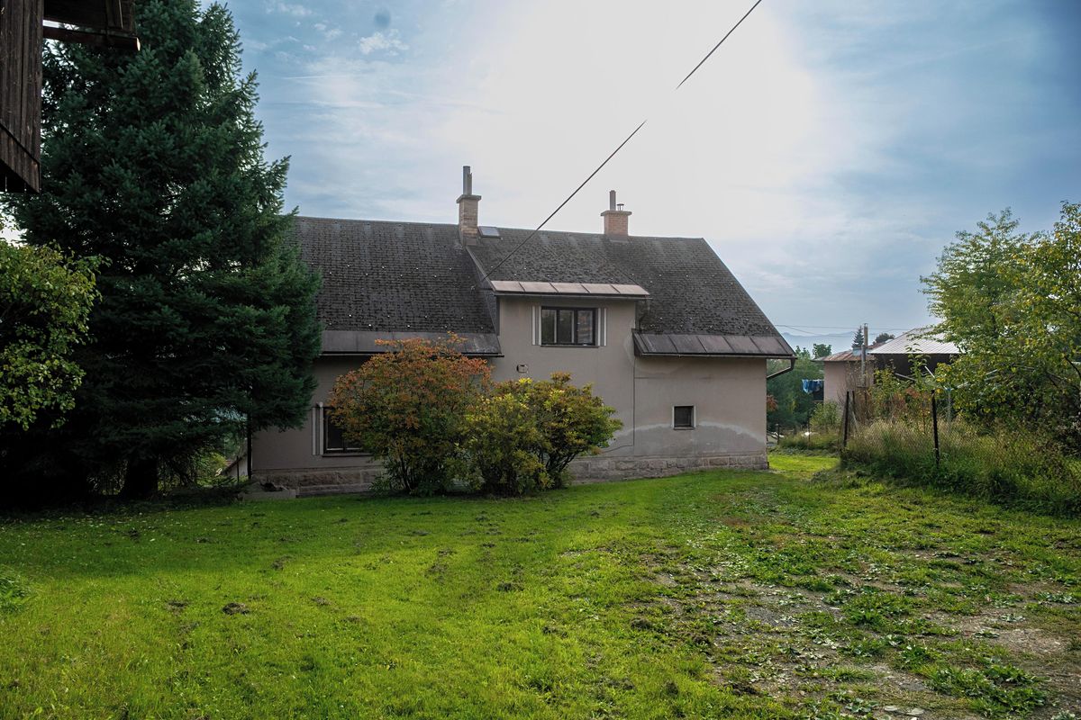 Prodej vícegeneračního domu 220 m², pozemek 1180 m² – fotografie 2