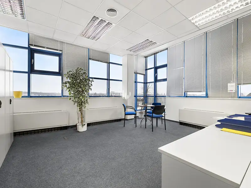Pronájem kanceláře 670 m², Praha – náhled fotky 3