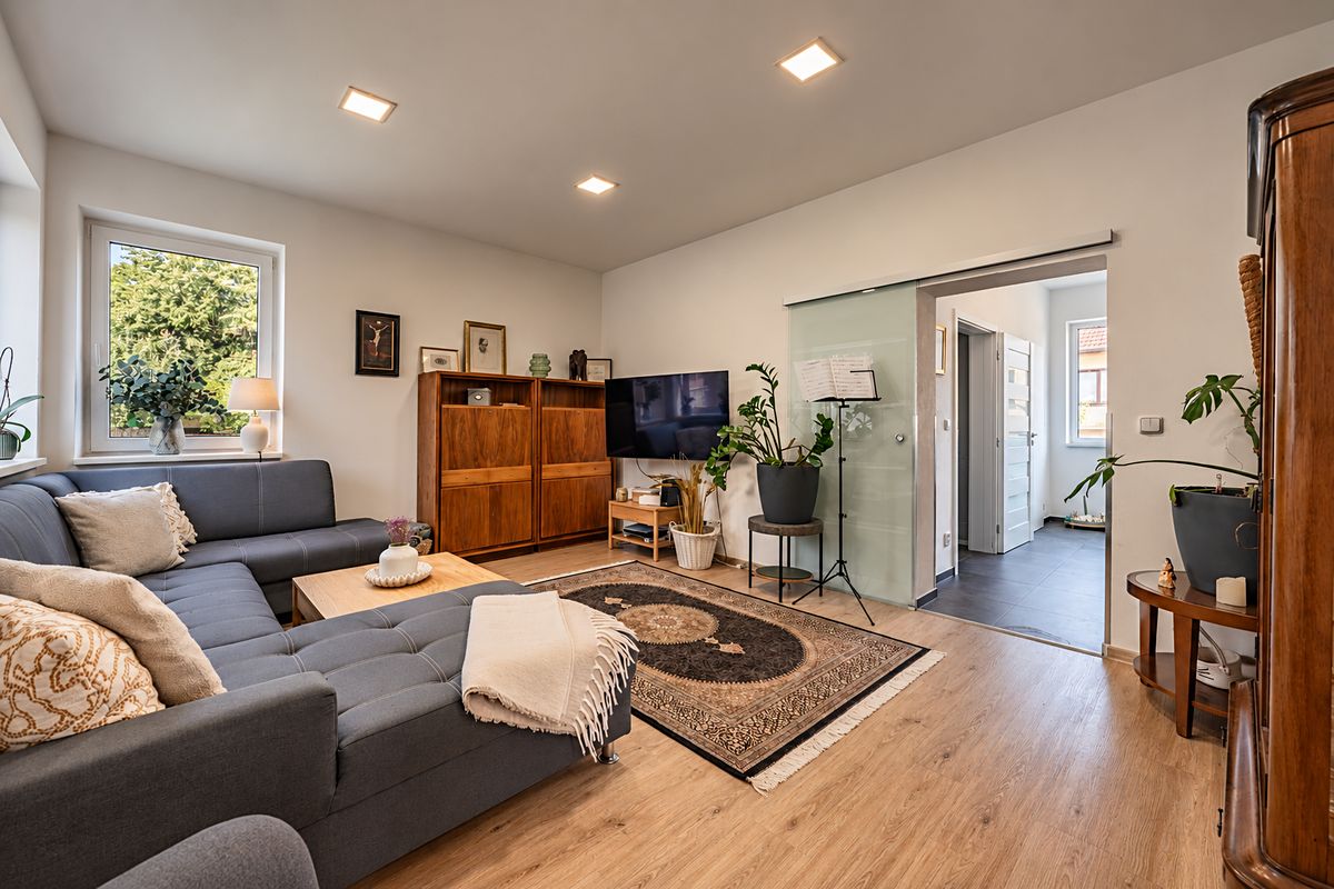 Prodej rodinného domu 235 m², pozemek 518 m² – fotografie 3