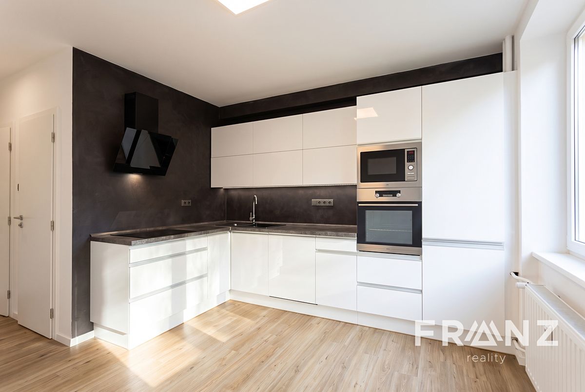 Pronájem bytu 2+1 61 m² – fotografie 3