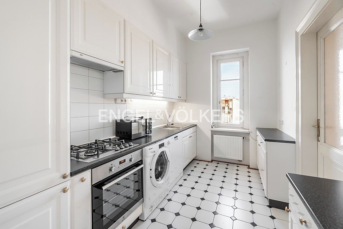 Pronájem bytu 2+1 98 m² – fotografie 2